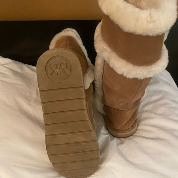 Authentic Michael kors suede fur boots tan - Picture 9 of 11